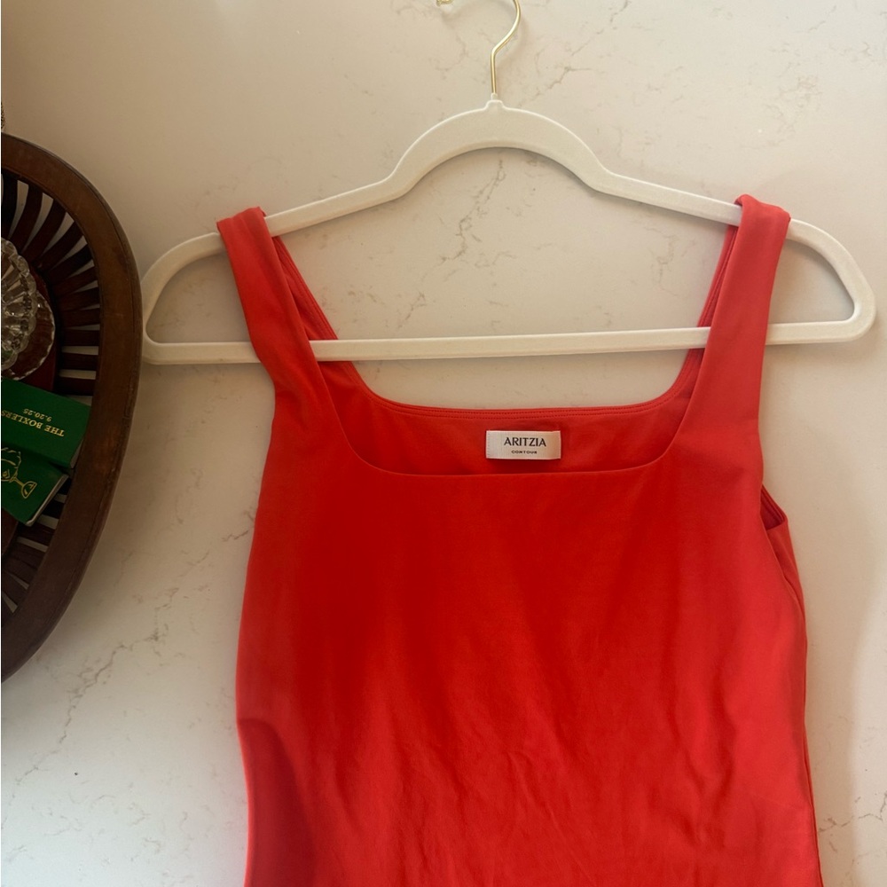 Aritzia contour Women's Top coral